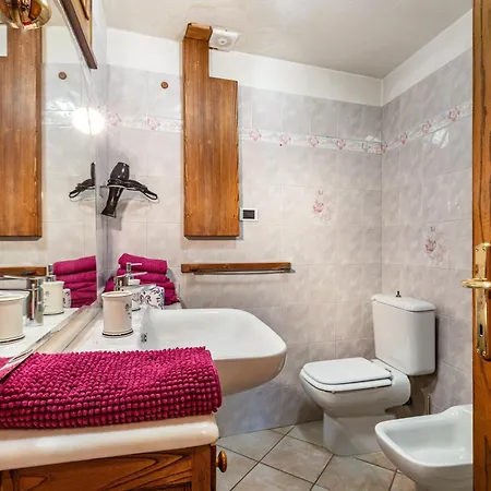 펜션 Lo Sondzo 누스